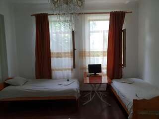 Гостевой дом С видом на море... Гагра Четырехместный номер эконом-класса-4